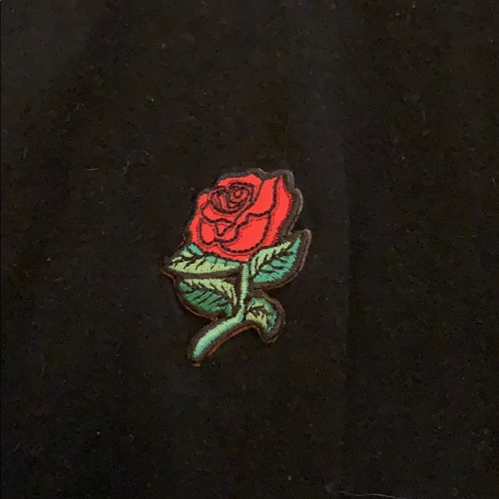 Rose logo tee